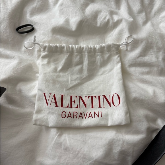 Valentino Garavani Reversible Leather Belt with Gold Buckle - Picture 7 of 12